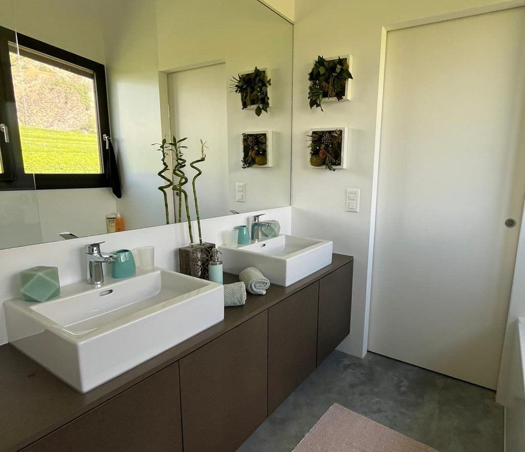 Salle de bain design avec double vasque